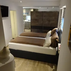  Apartment Ambiente